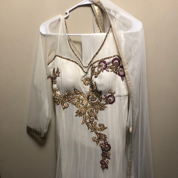 White Indian gown - Picture 2 of 4